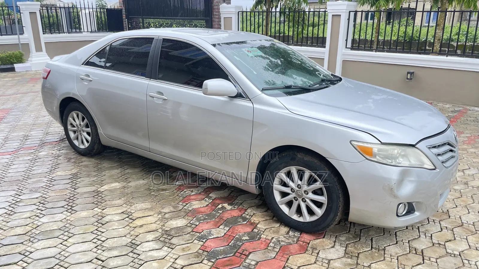 Toyota Camry XLE V6 4dr Sedan (3.5L 6cyl 6A) 2011 Silver