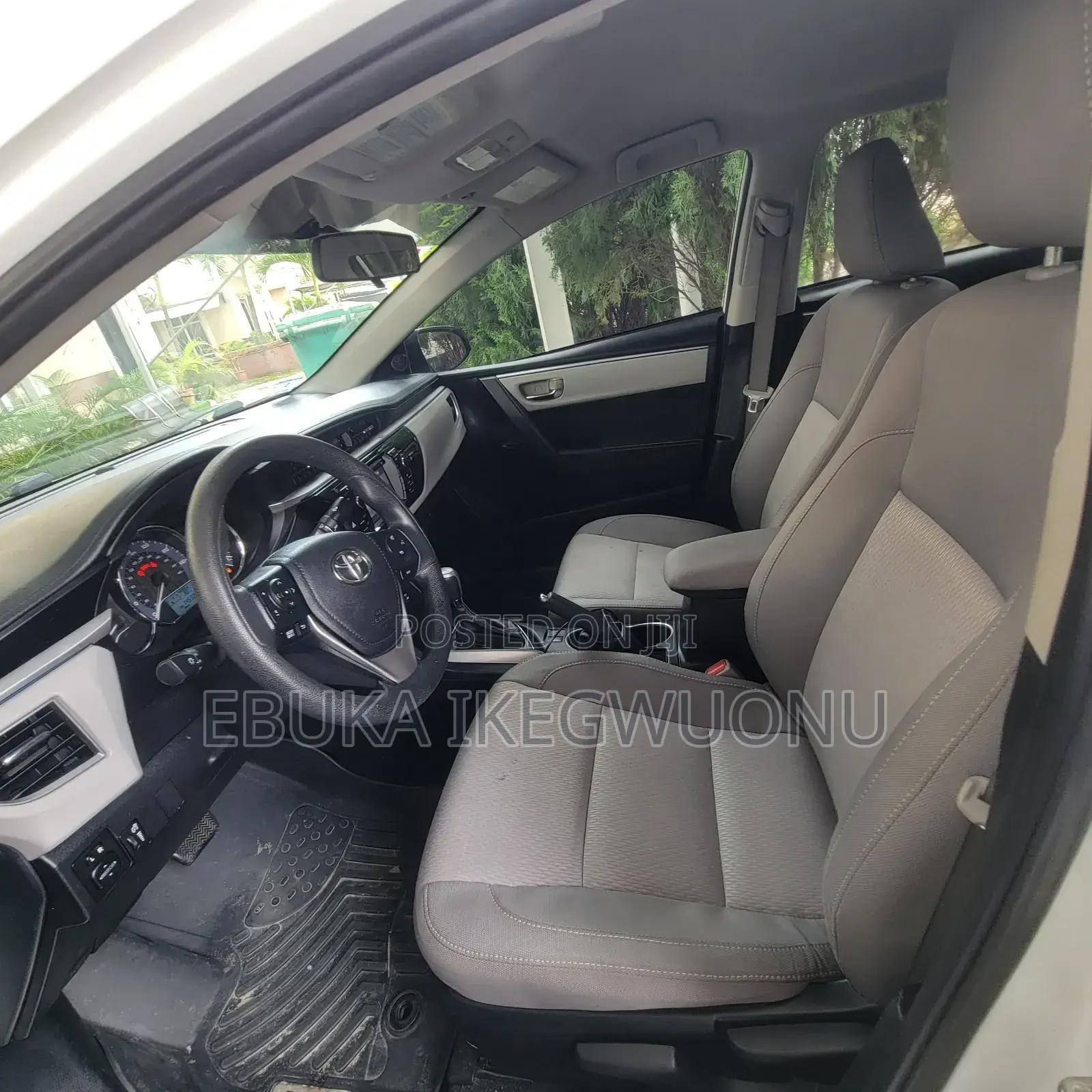 Toyota Corolla LE 4dr Sedan (1.8L 4cyl CVT) 2015 White