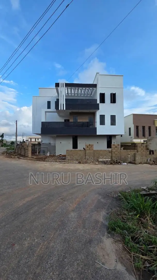 5bdrm Duplex in Carlton Gate Estate, Akobo for sale