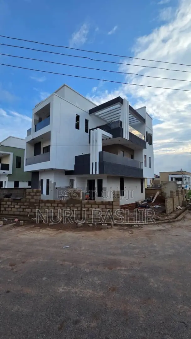 5bdrm Duplex in Carlton Gate Estate, Akobo for sale
