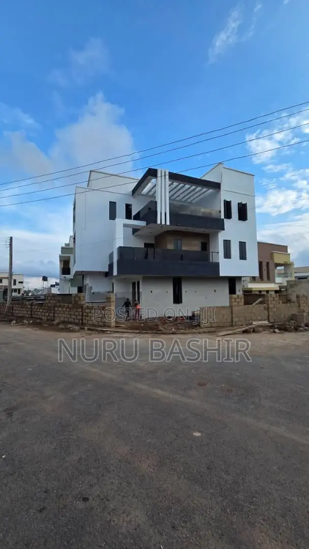 5bdrm Duplex in Carlton Gate Estate, Akobo for sale
