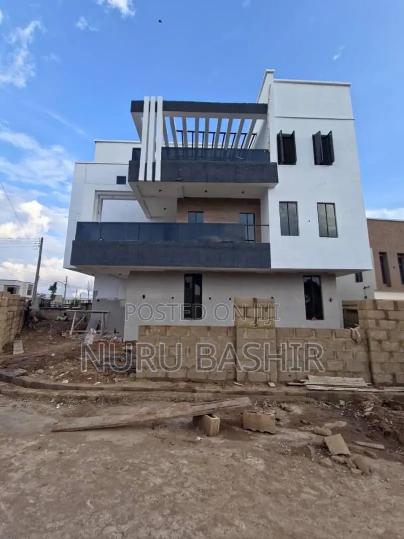 5bdrm Duplex in Carlton Gate Estate, Akobo for sale