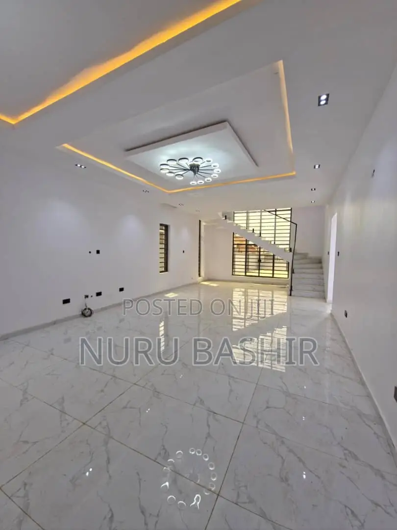 4bdrm Duplex in Kola Lawal Oke Badan, Akobo for sale