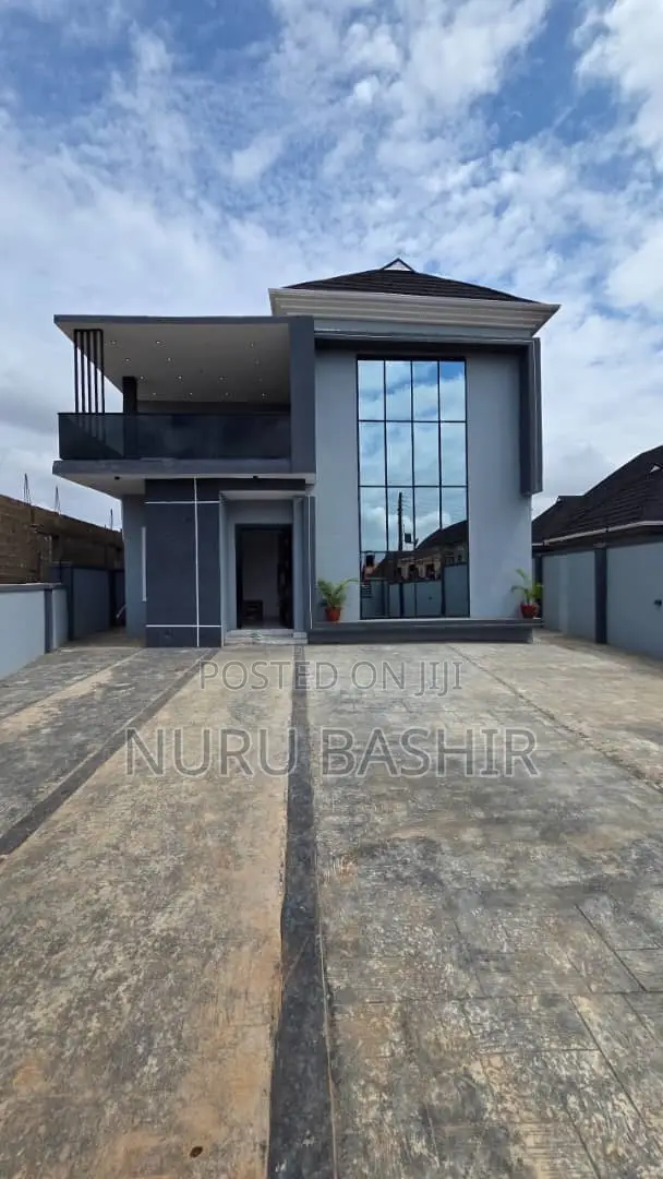 4bdrm Duplex in Kola Lawal Oke Badan, Akobo for sale