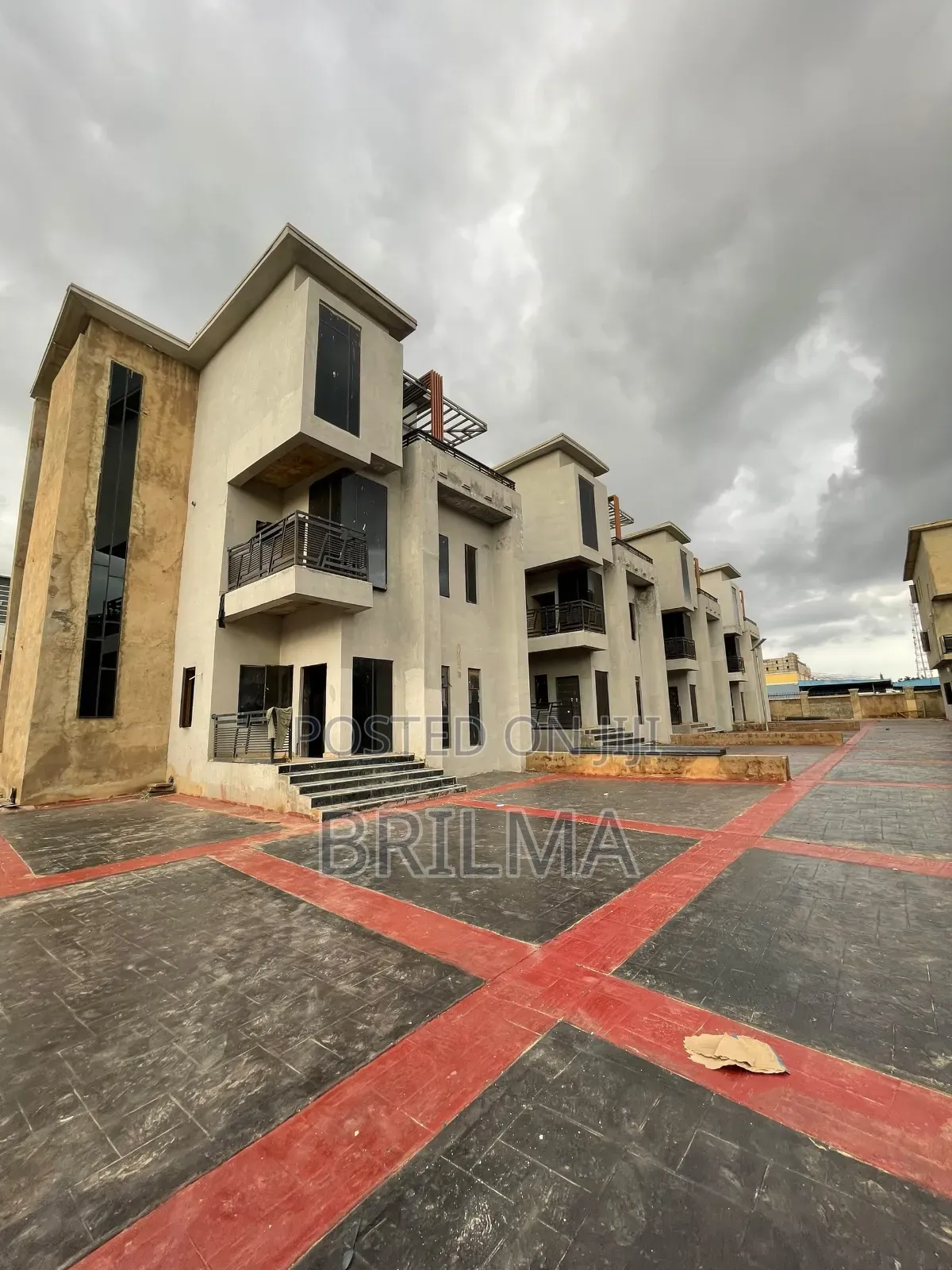 4bdrm Duplex in Kado for sale