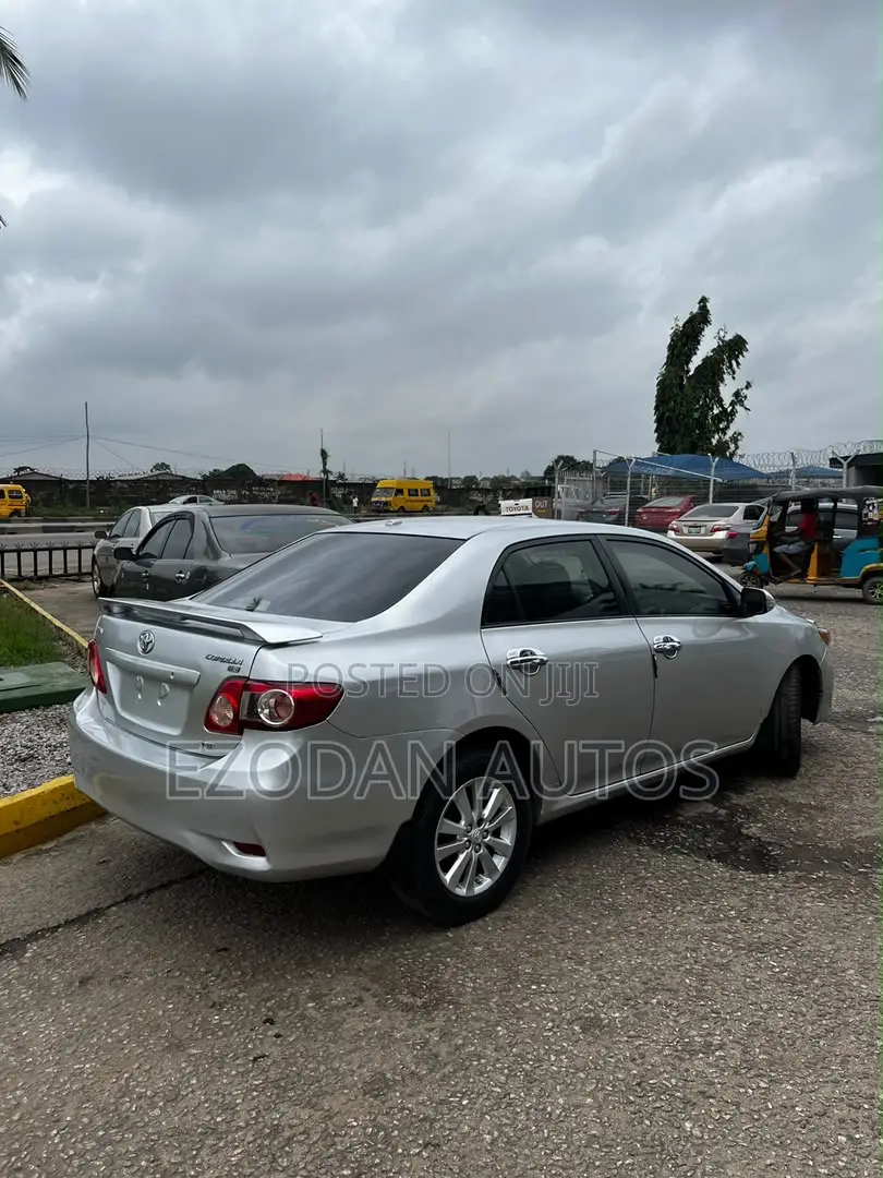 Toyota Corolla 2010 Silver