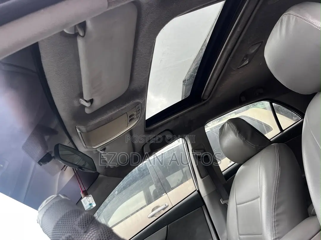 Toyota Corolla 2010 Silver