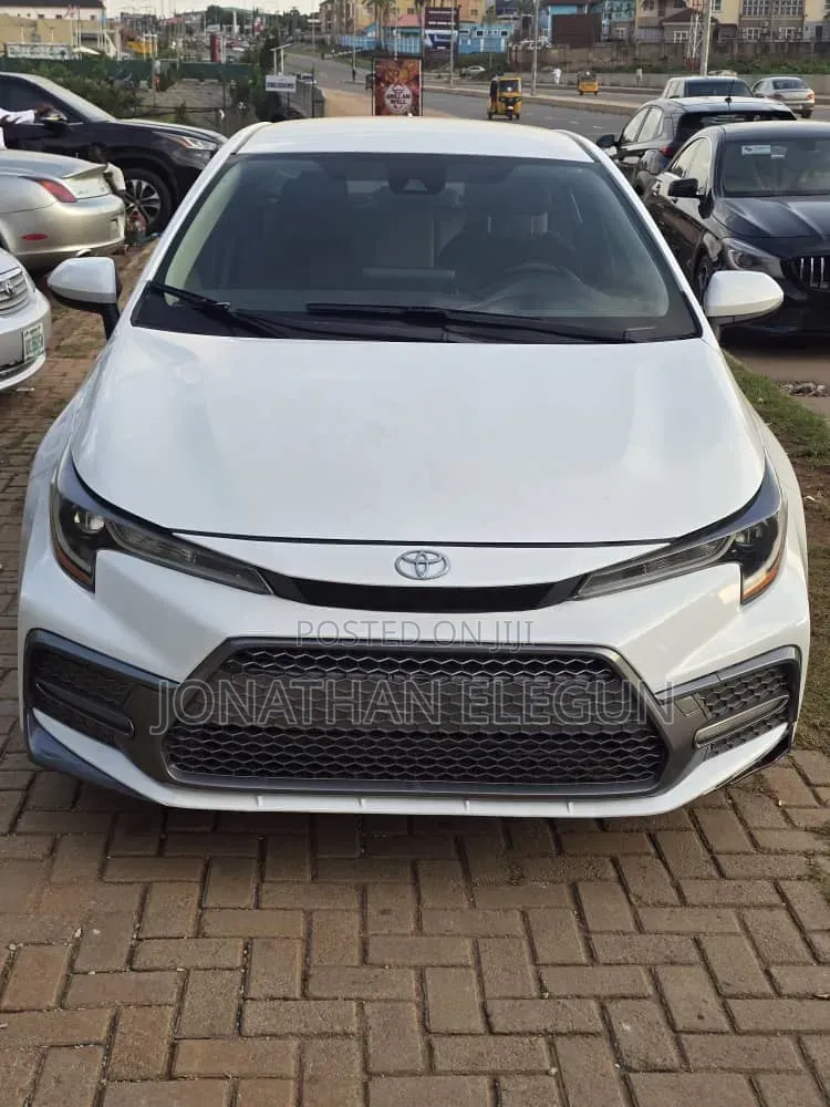 Toyota Corolla LE 2021 White
