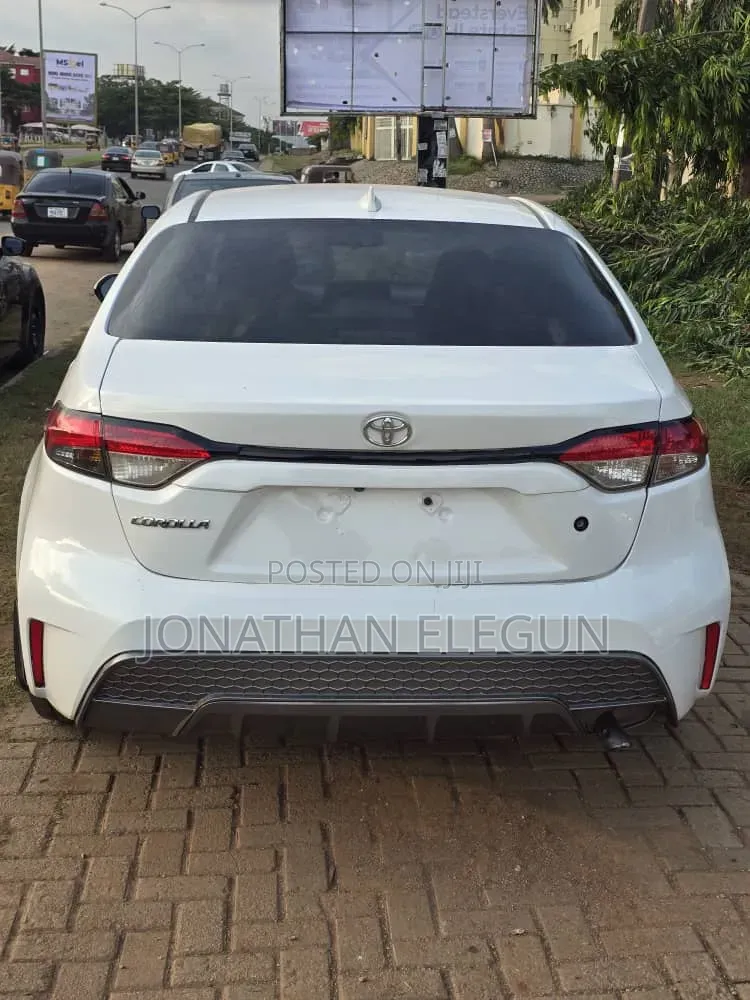 Toyota Corolla LE 2021 White