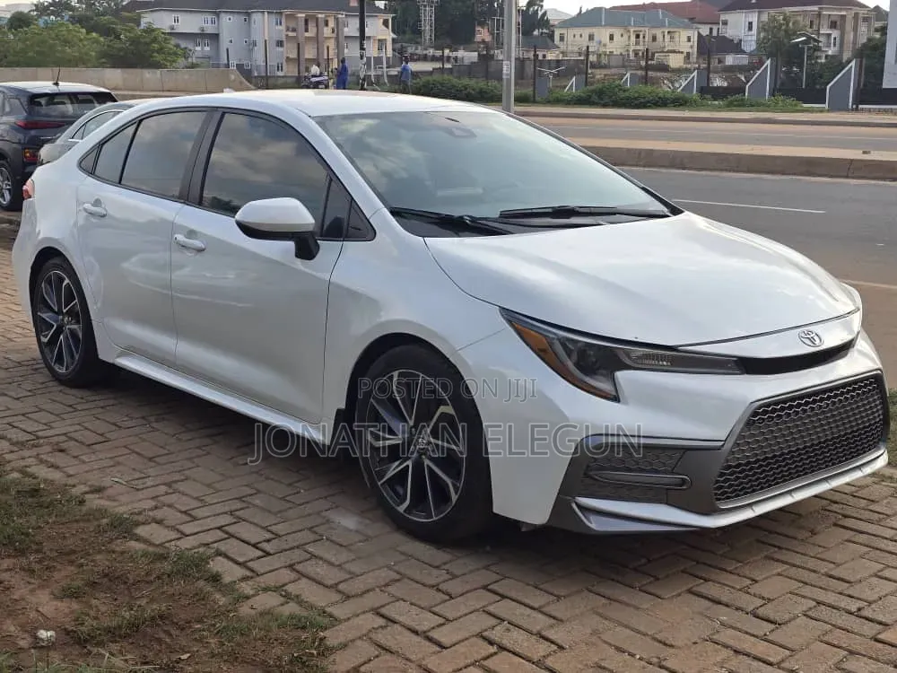 Toyota Corolla LE 2021 White