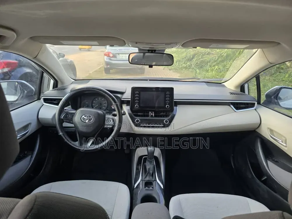 Toyota Corolla LE 2021 White