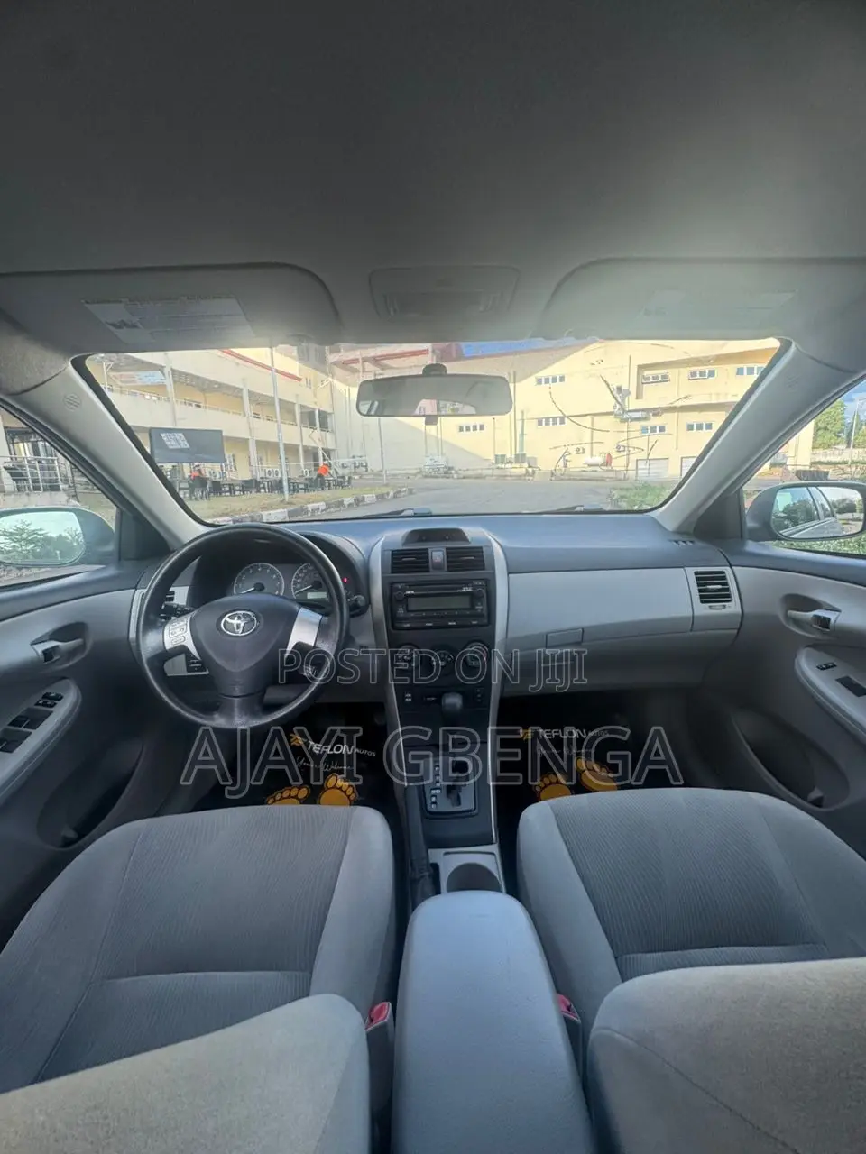 Toyota Corolla LE 4dr Sedan (1.8L 4cyl 4A) 2013 Silver