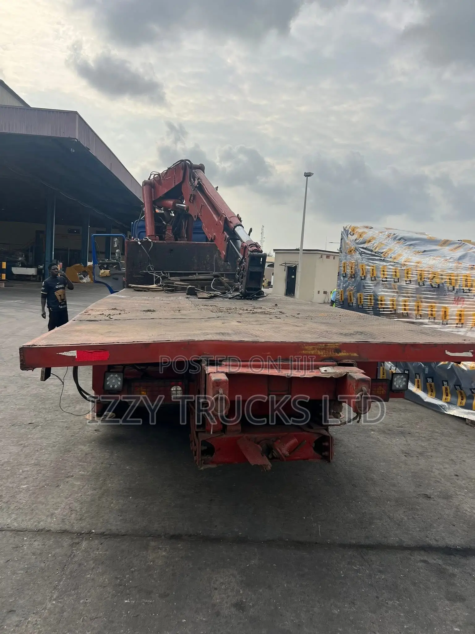 Izzy Trucks – Your Partner for Heavy Lifting Hiab Hire