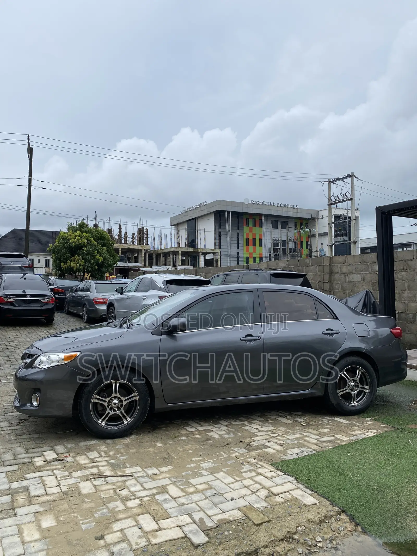 Toyota Corolla LE 4dr Sedan (1.8L 4cyl 4A) 2013 Gray