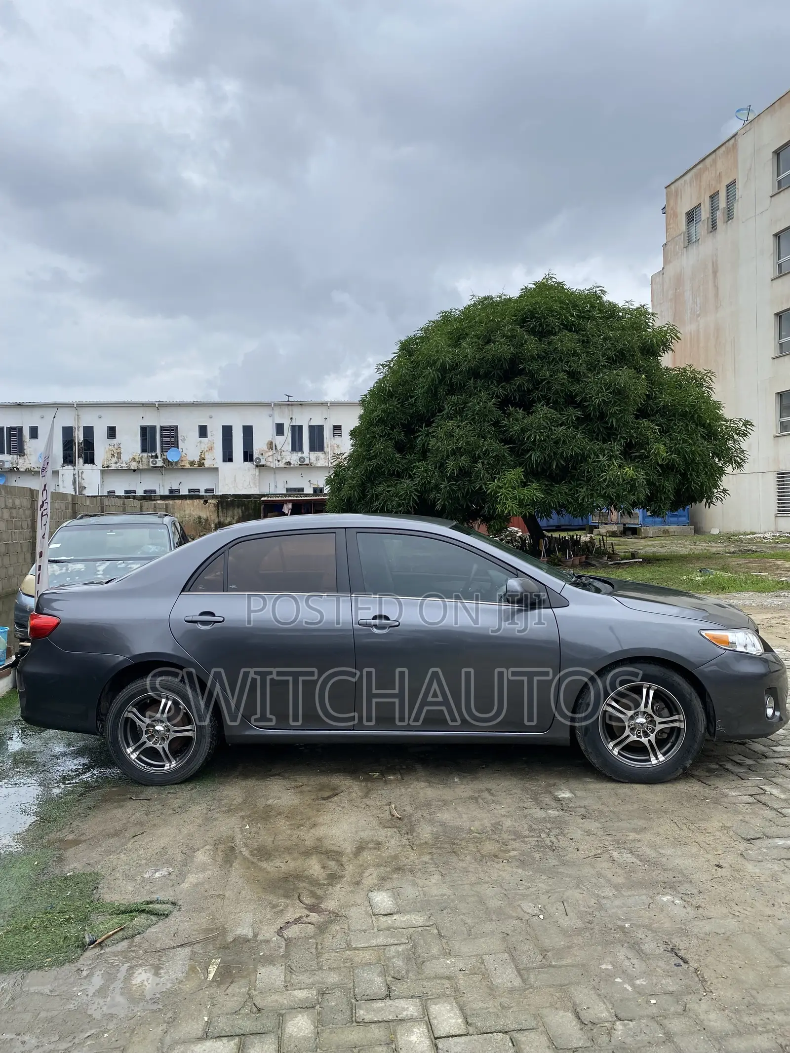 Toyota Corolla LE 4dr Sedan (1.8L 4cyl 4A) 2013 Gray