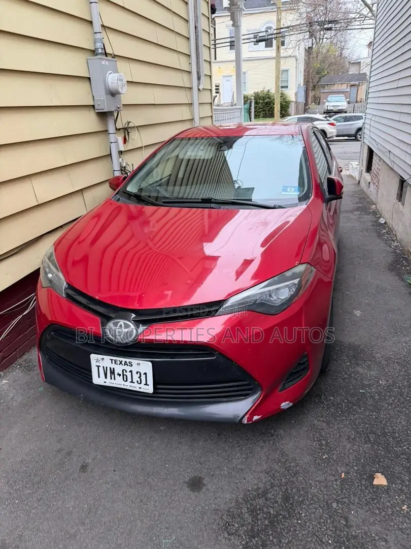 Toyota Corolla LE (1.8L 4cyl 2A) 2018 Red