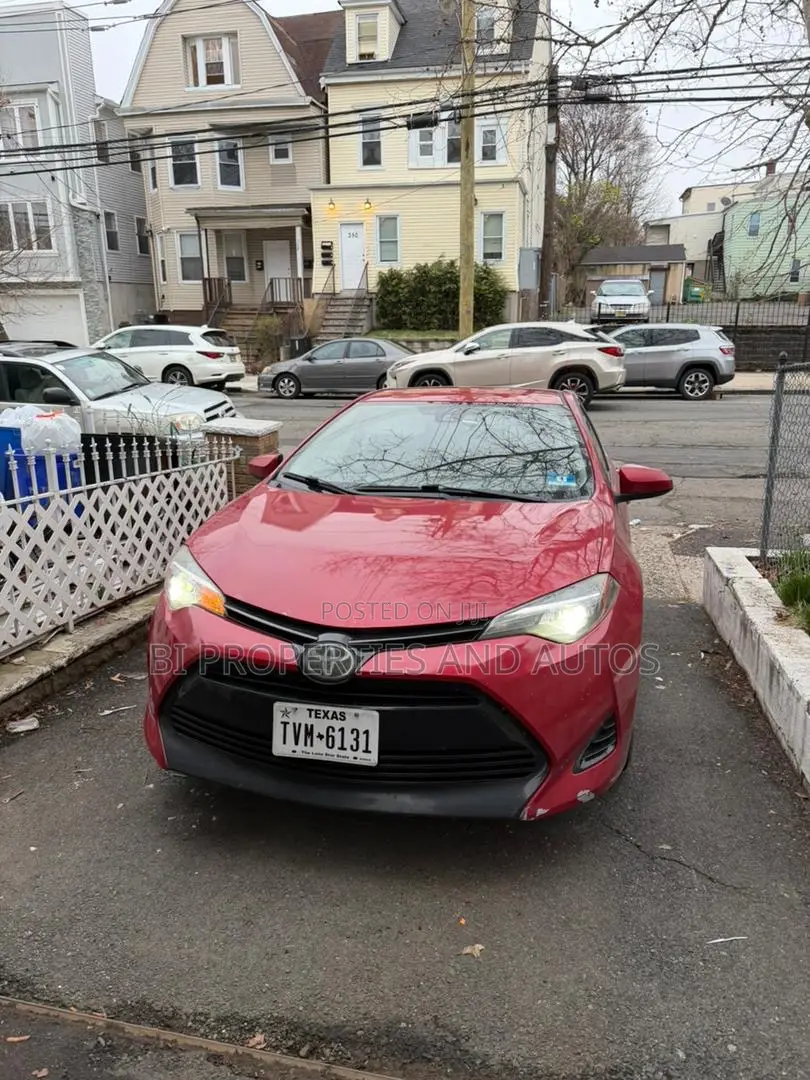 Toyota Corolla LE (1.8L 4cyl 2A) 2018 Red