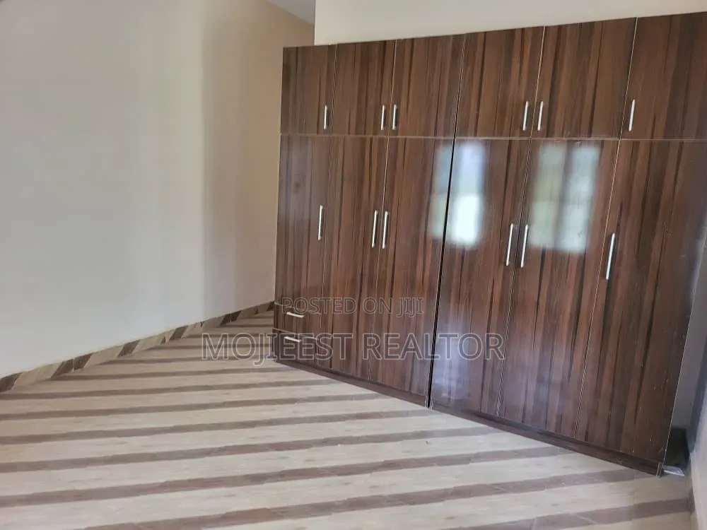 5bdrm Duplex in New Site Estate Fha for sale