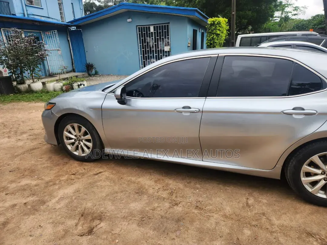 Toyota Camry 2018 Silver