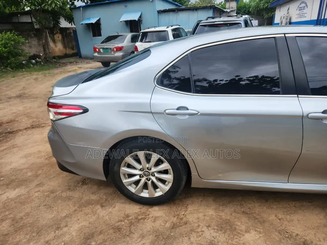 Toyota Camry 2018 Silver