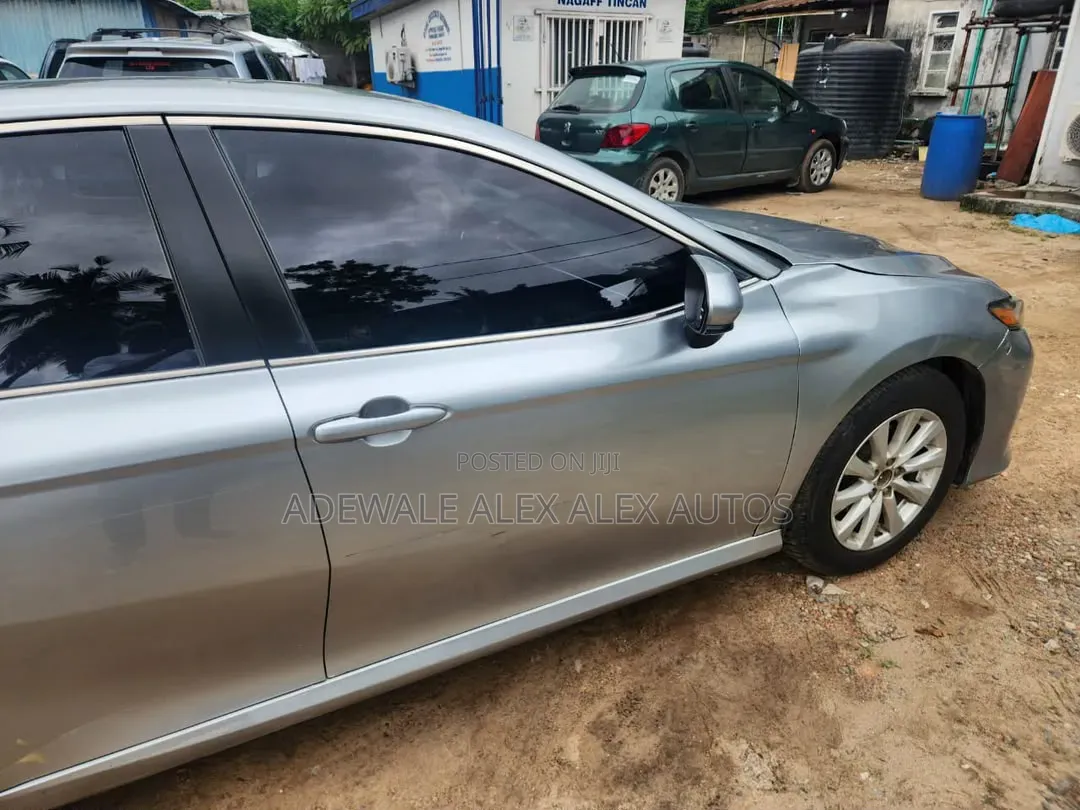 Toyota Camry 2018 Silver