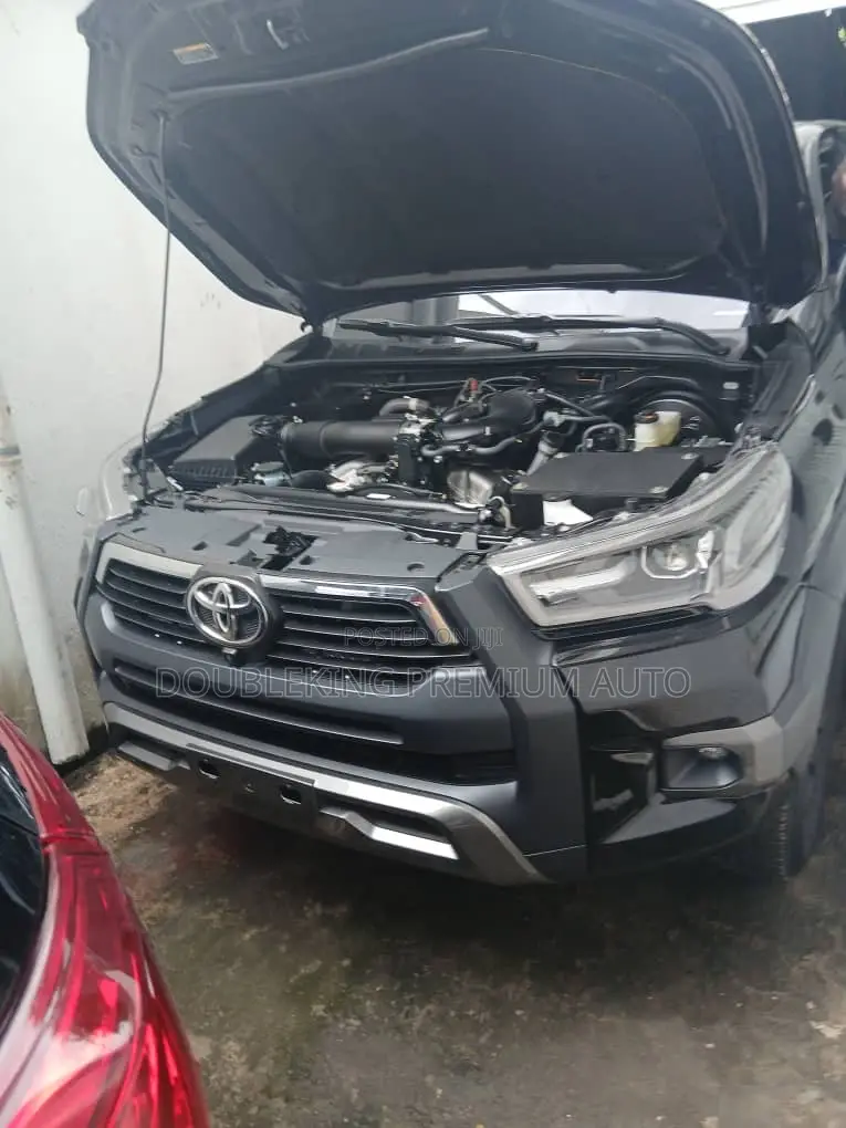 New Toyota Hilux 2025 Black