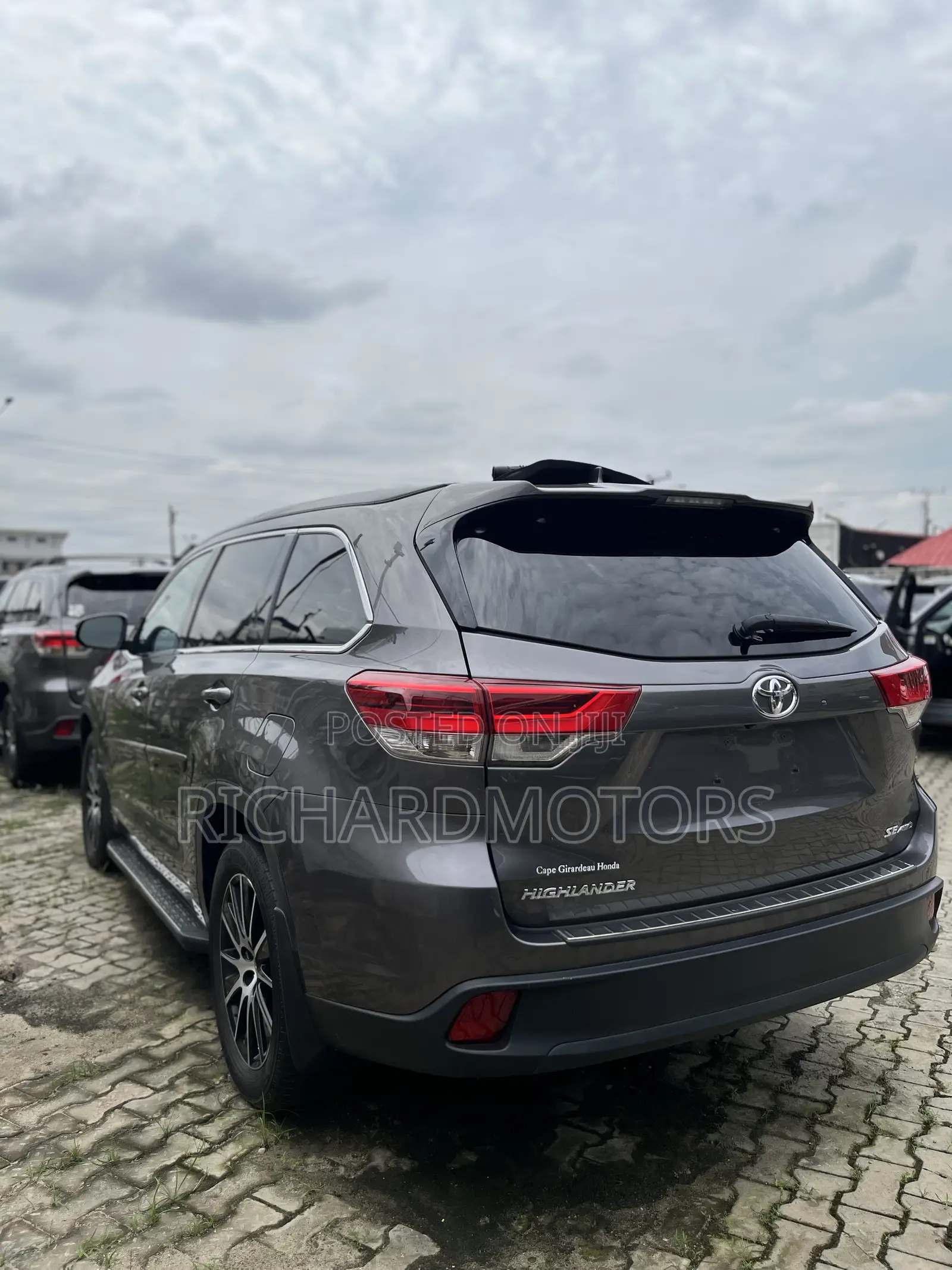 Toyota Highlander SE 4x4 V6 (3.5L 6cyl 8A) 2017 Brown