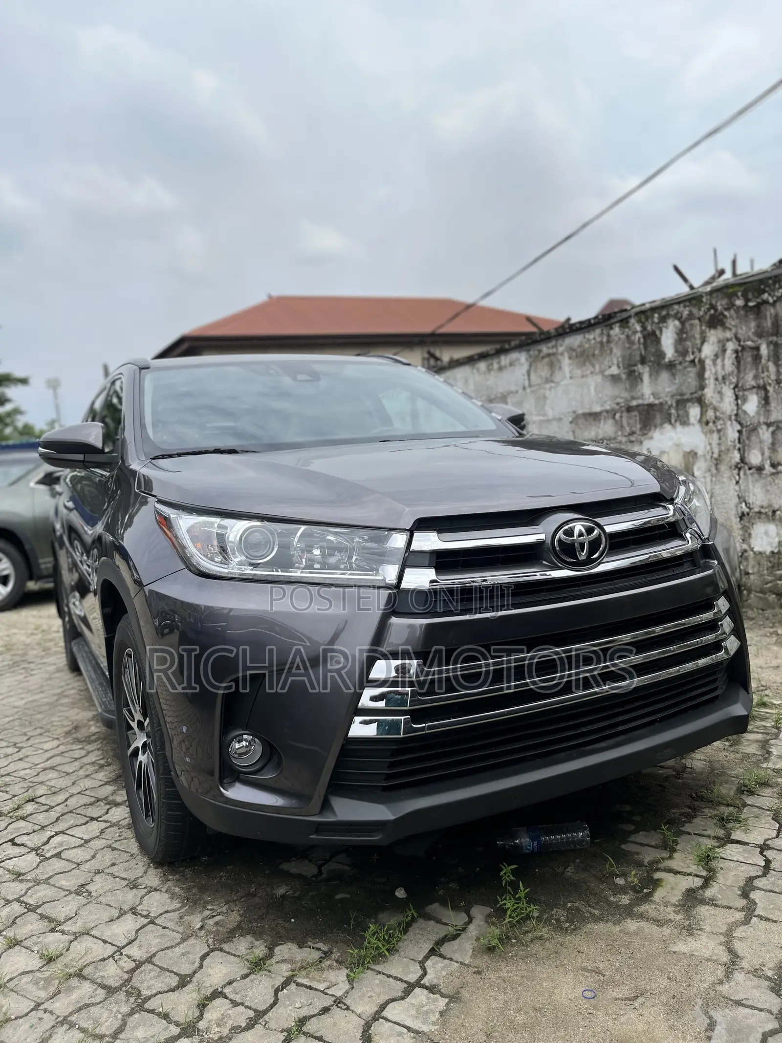 Toyota Highlander SE 4x4 V6 (3.5L 6cyl 8A) 2017 Brown