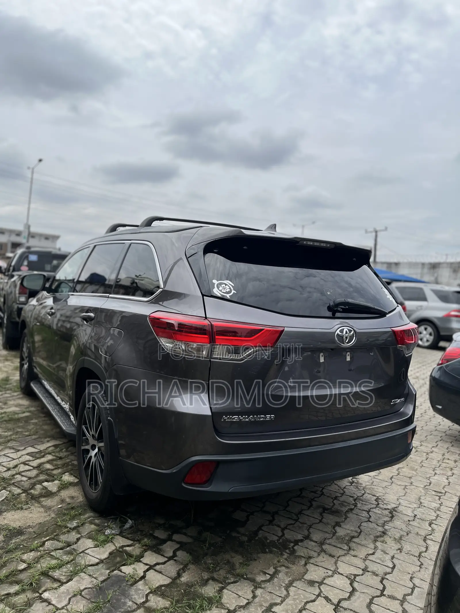 Toyota Highlander SE 4x4 V6 (3.5L 6cyl 8A) 2018 Brown