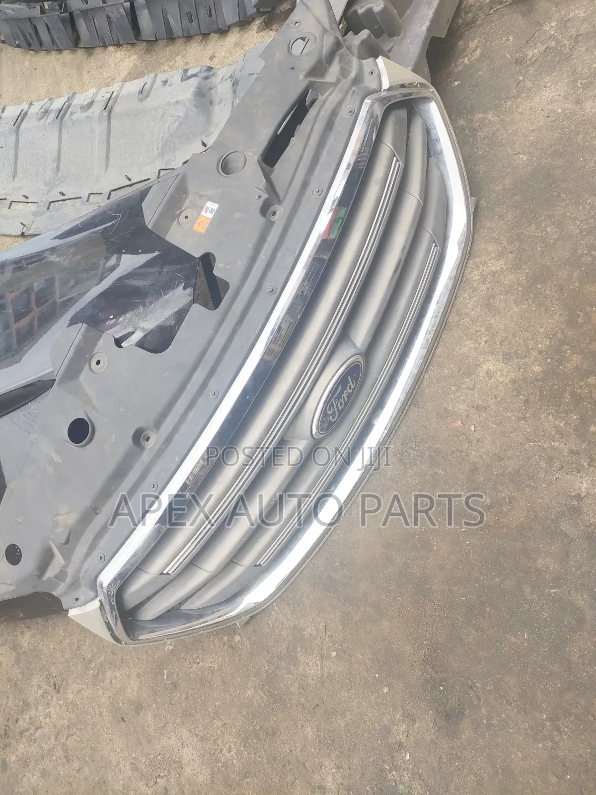 Clean Tokunbo Front Grille for Ford Taurus (Original)