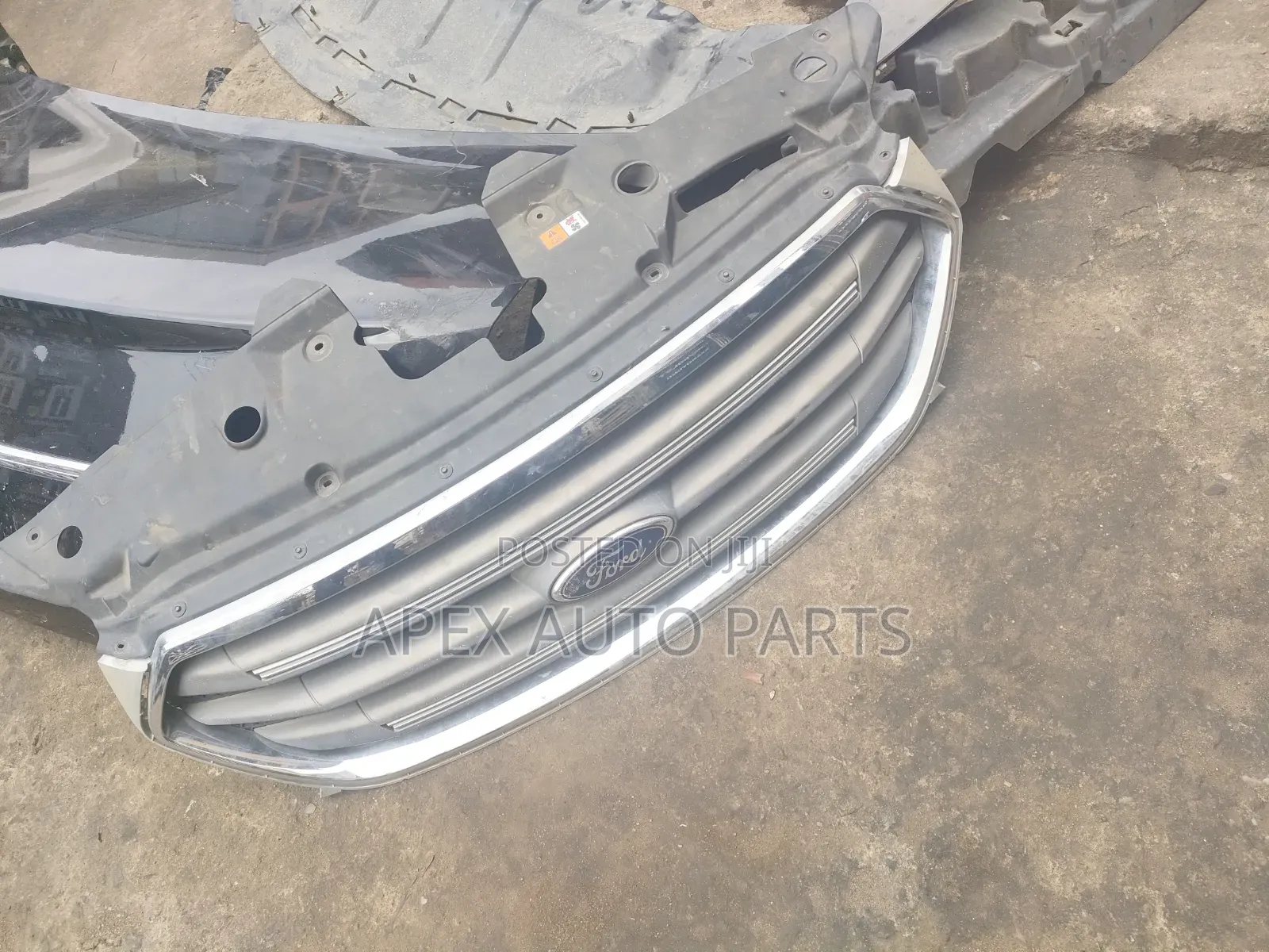 Clean Tokunbo Front Grille for Ford Taurus (Original)