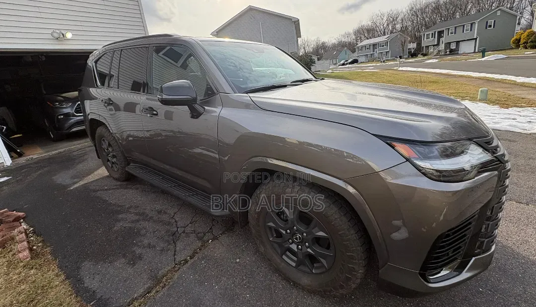 Lexus LX 600 2024 Gold