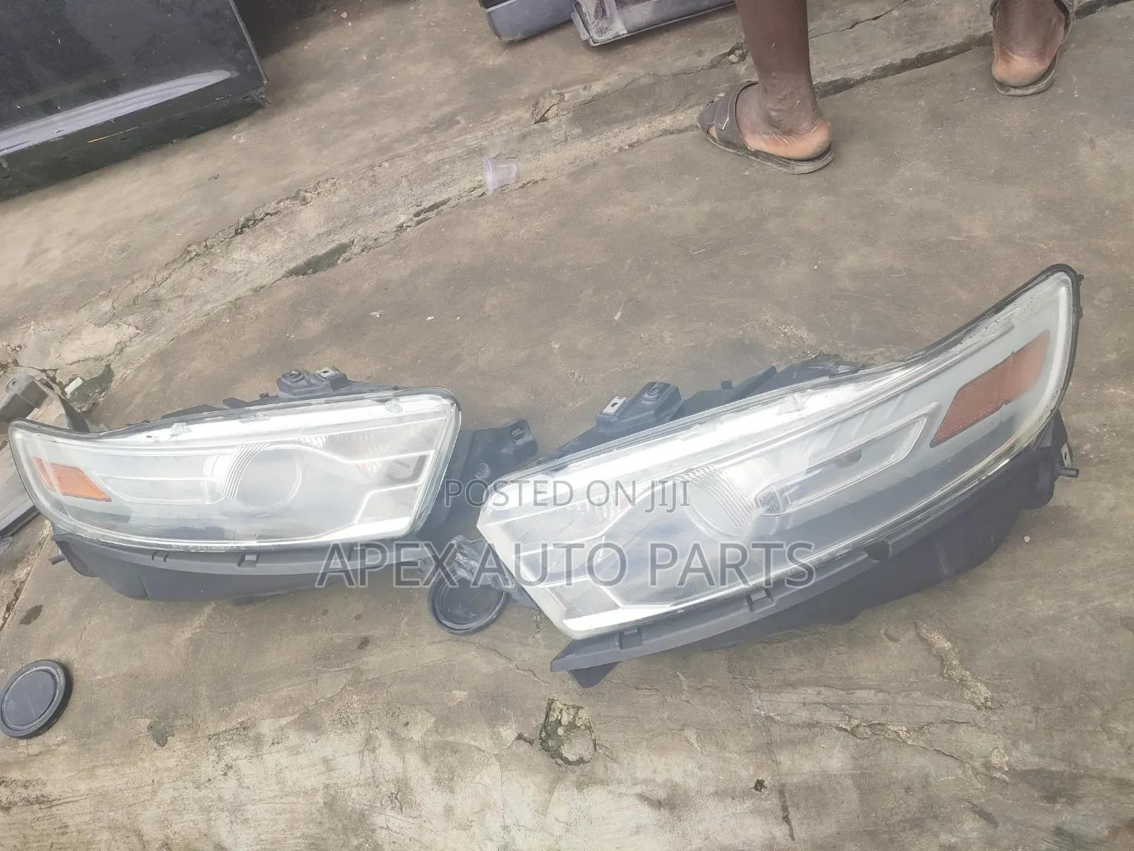 Clean Tokunbo Complete Headlamp Set for Ford Taurus (Original OEM)