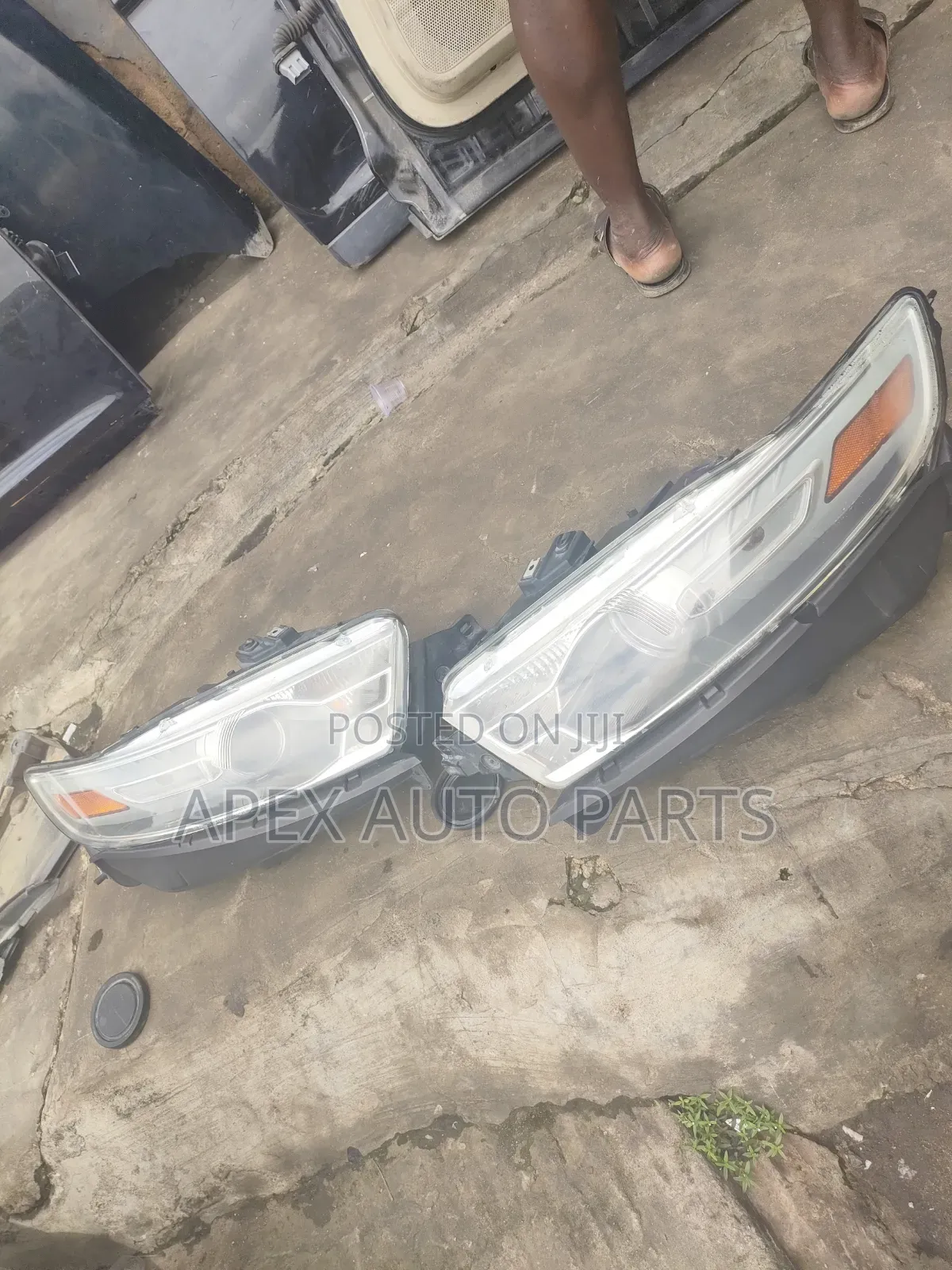 Clean Tokunbo Complete Headlamp Set for Ford Taurus (Original OEM)