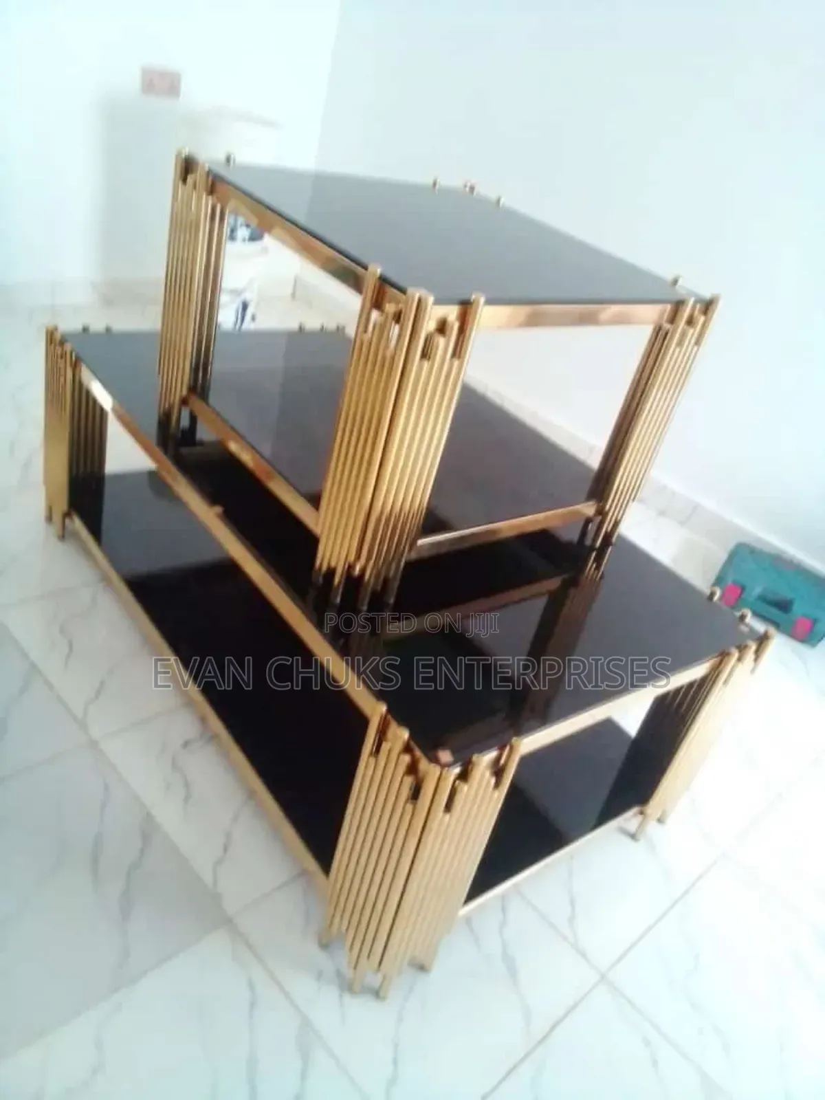 Center Table With 2 Side Stools