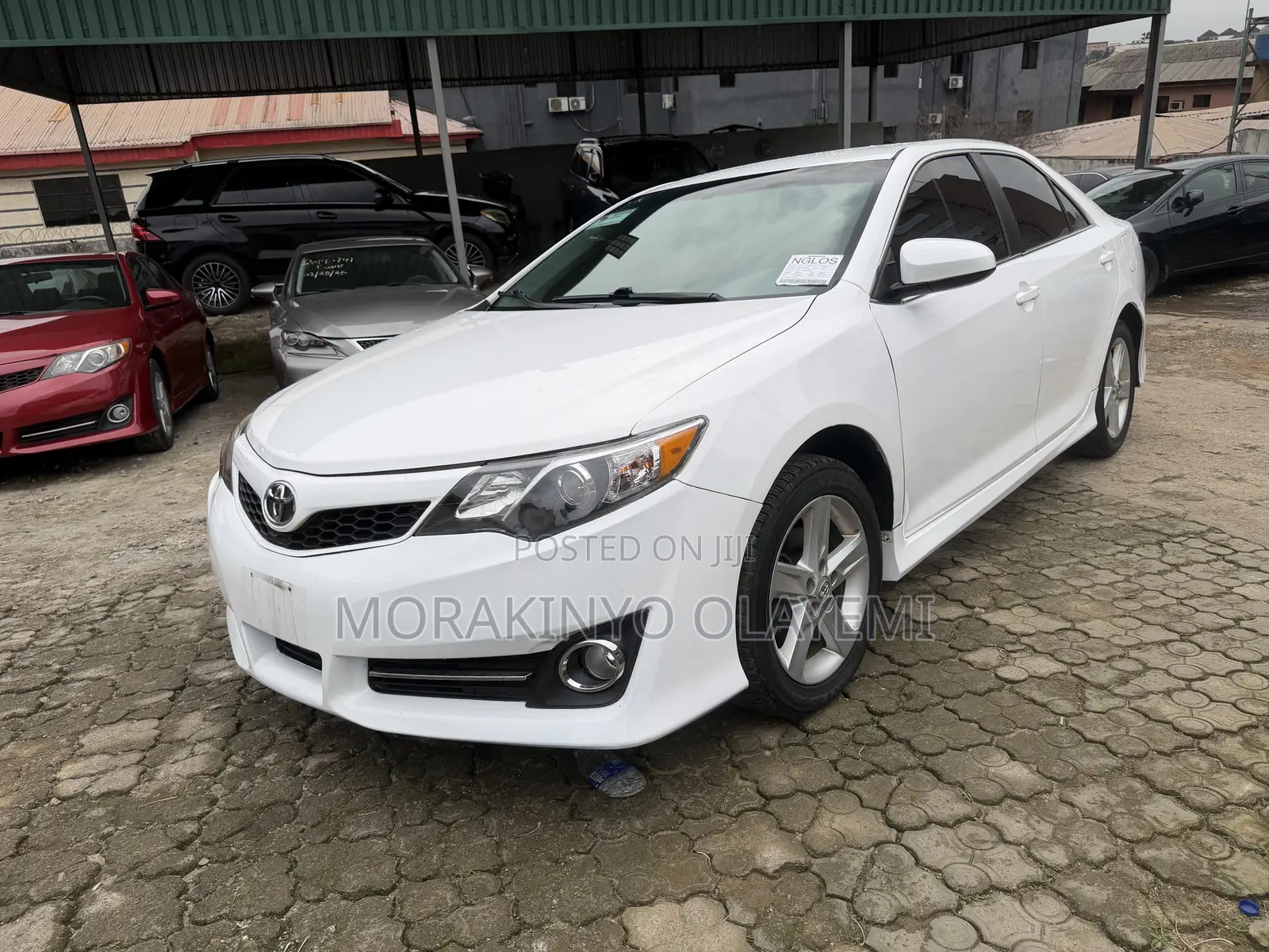 Toyota Camry SE Sport 4dr Sedan w/Prod. End 11/13 (2.5L 4cyl 6A) 2014 White