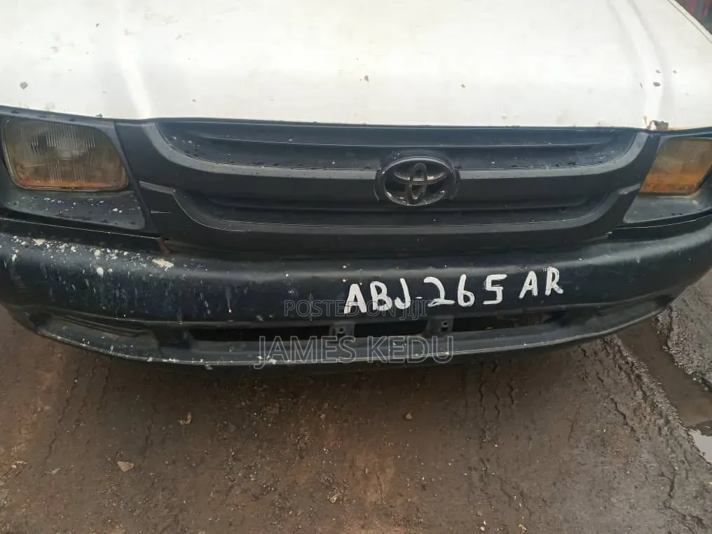 Toyota Hilux 2003 White