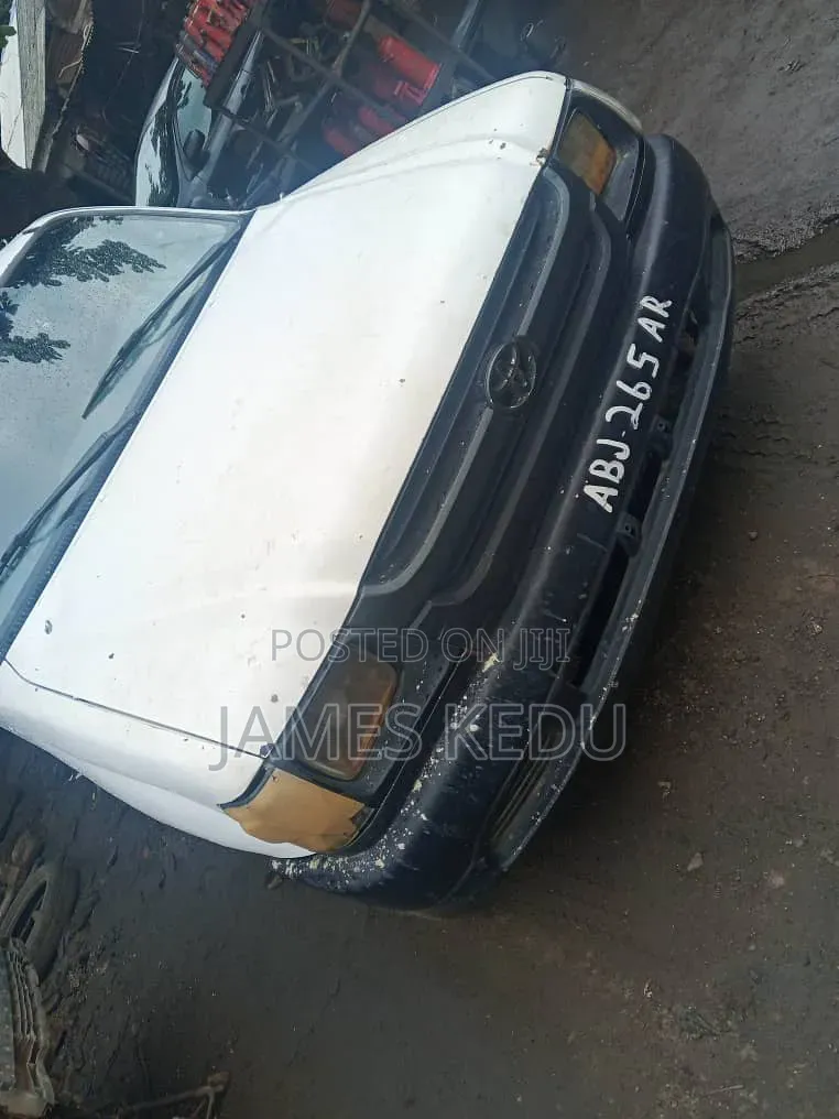 Toyota Hilux 2003 White