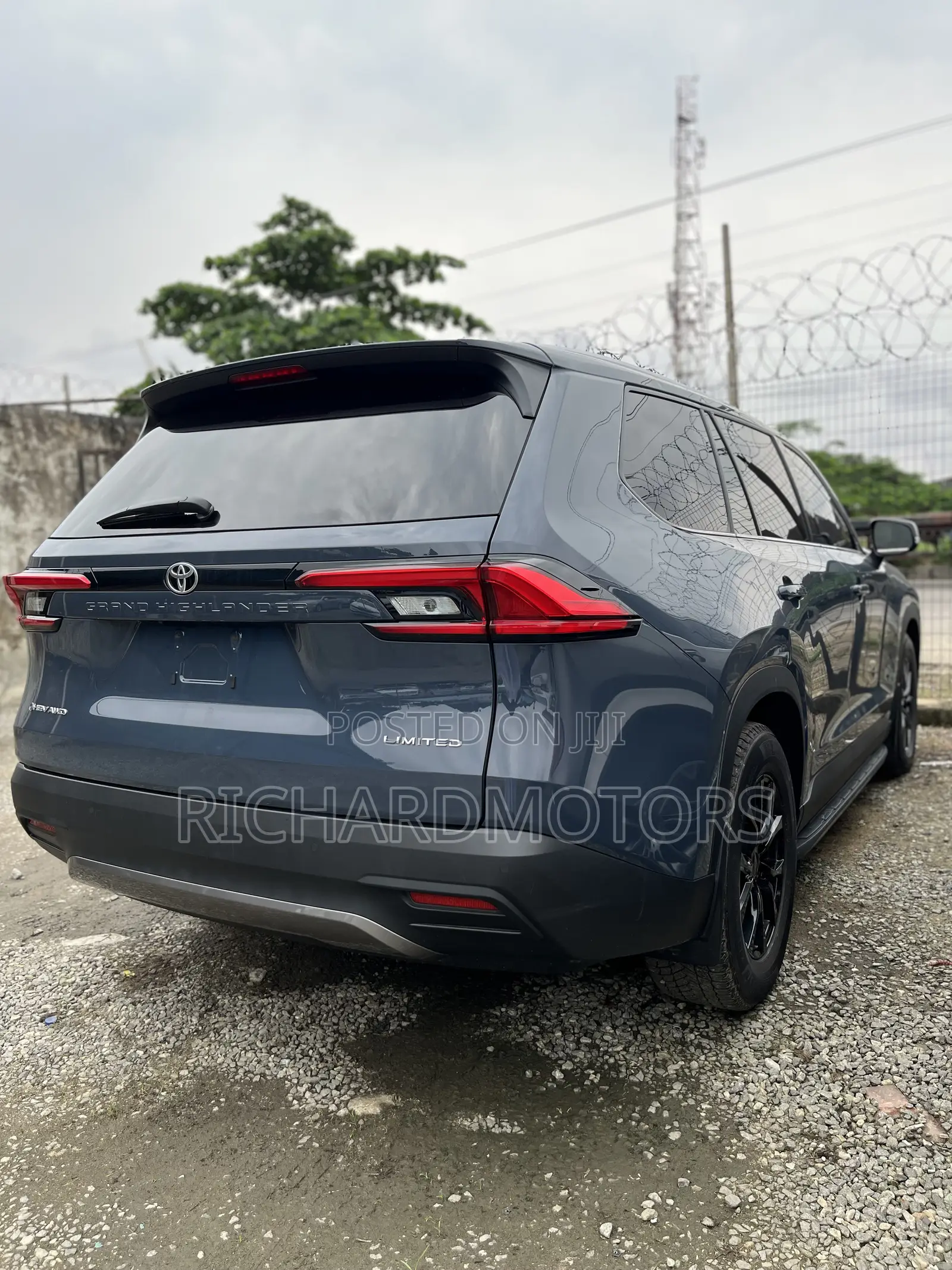 Toyota Highlander Limited AWD 2024 Blue