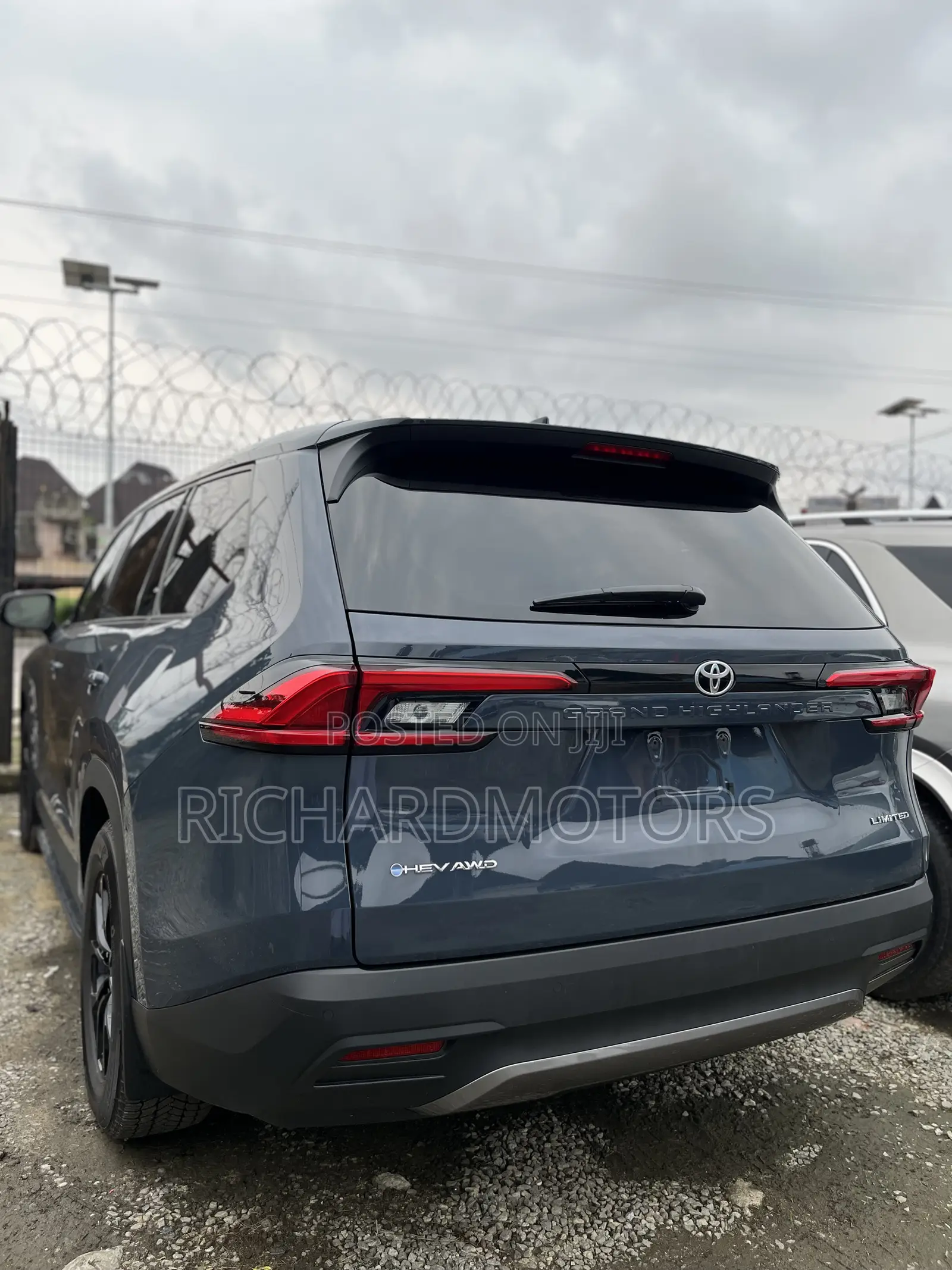 Toyota Highlander Limited AWD 2024 Blue