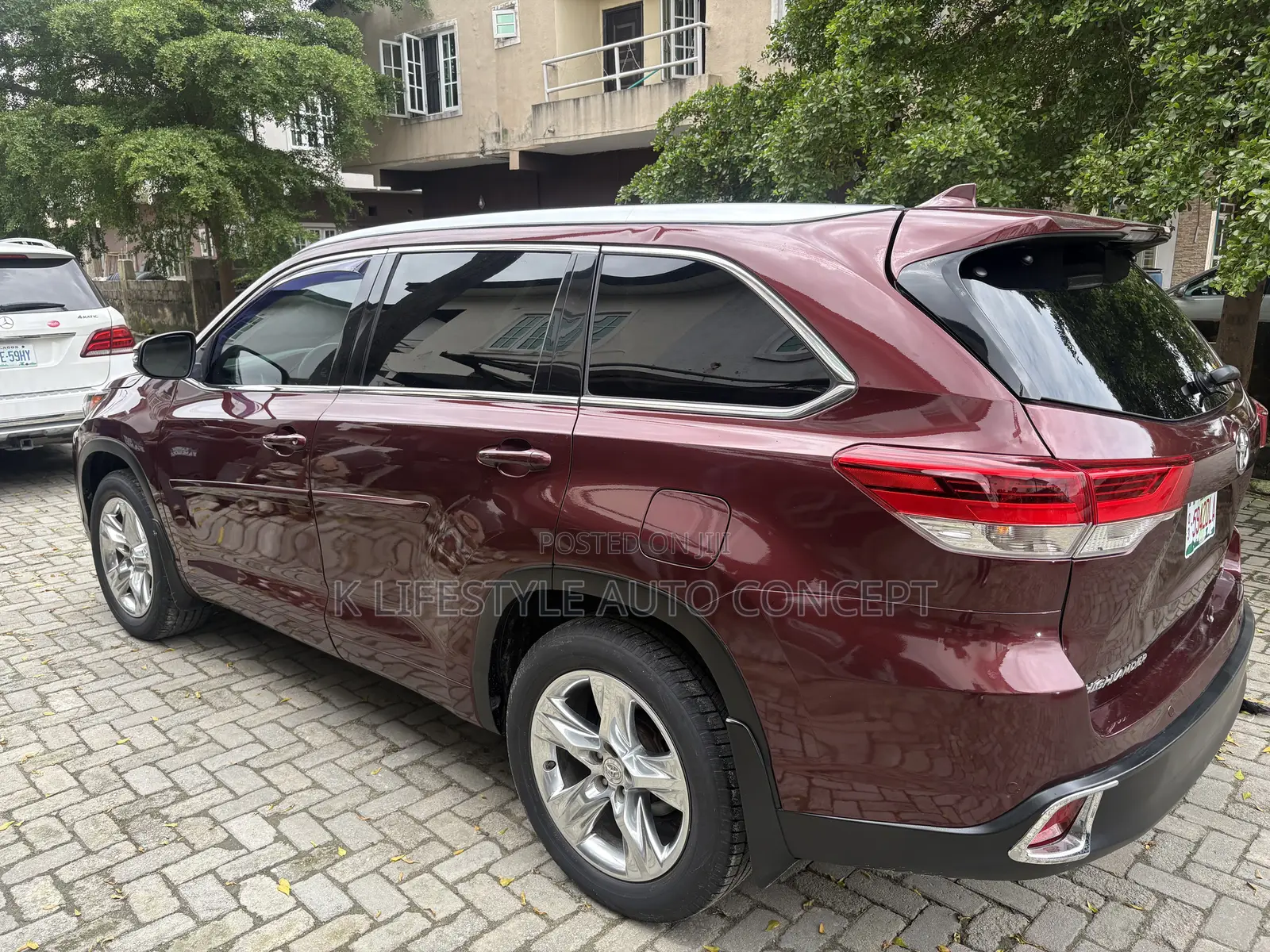 Toyota Highlander Limited Platinum 4dr SUV AWD (3.5L 6cyl 6A) 2015