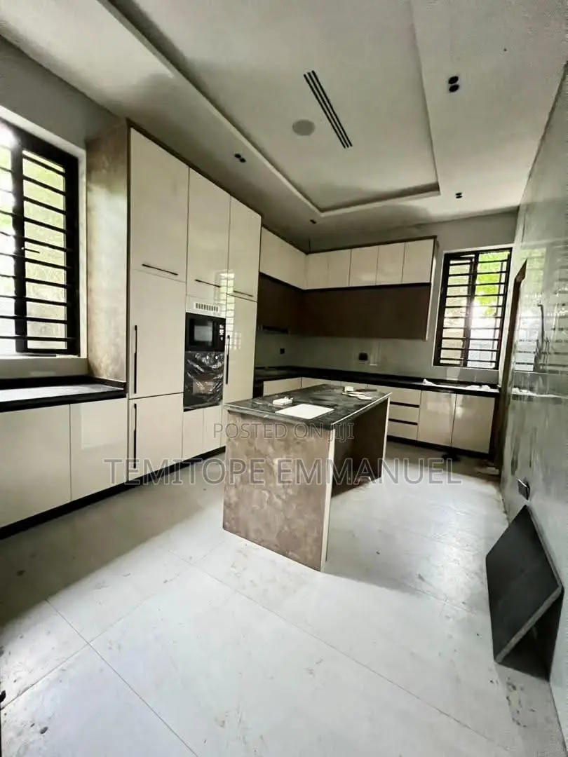 Furnished 6bdrm Duplex in Victoria Island for sale