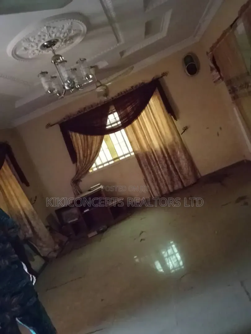 8bdrm Block of Flats in Challenge, Ibadan for sale