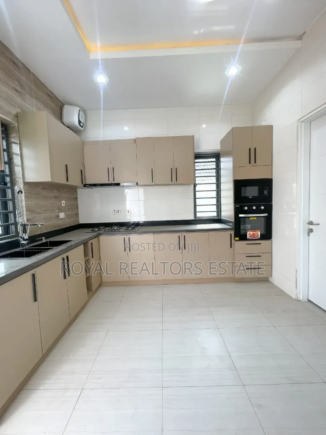 3bdrm Bungalow in Bunkoro for sale