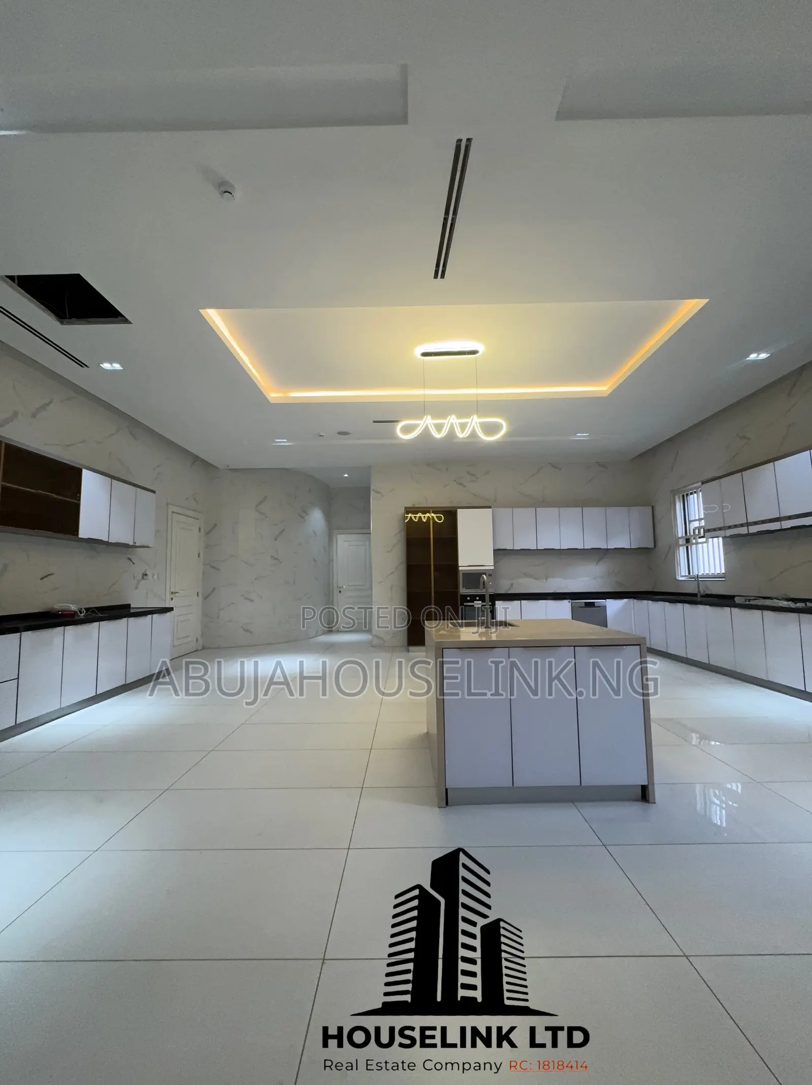 8bdrm Mansion in Maitama Main Abuja for sale