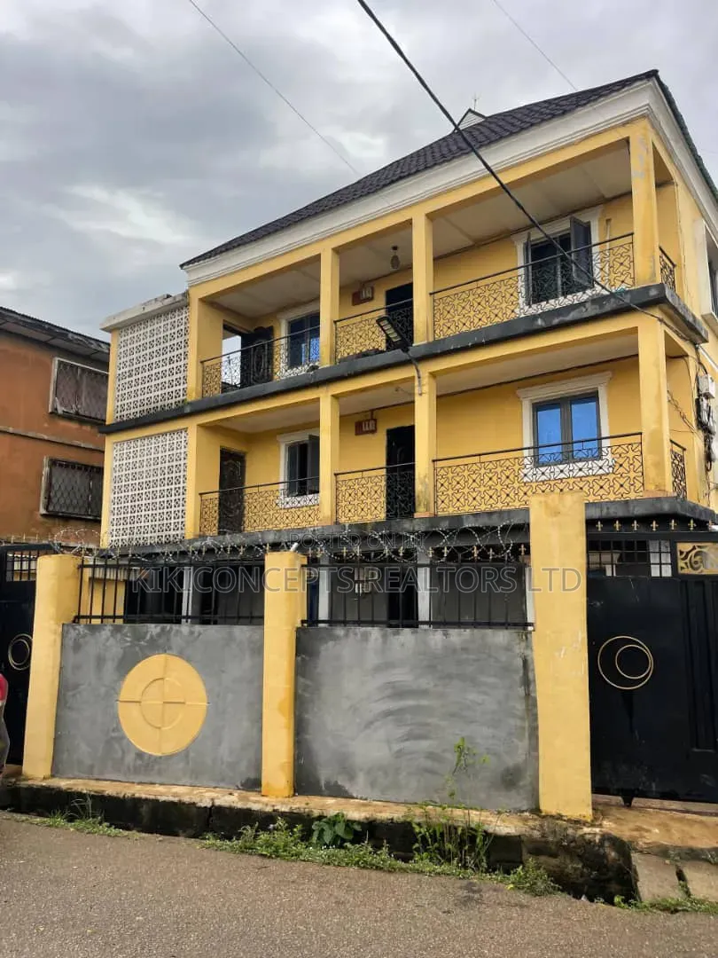 18bdrm Block of Flats in Ajibade Area, Ibadan for sale