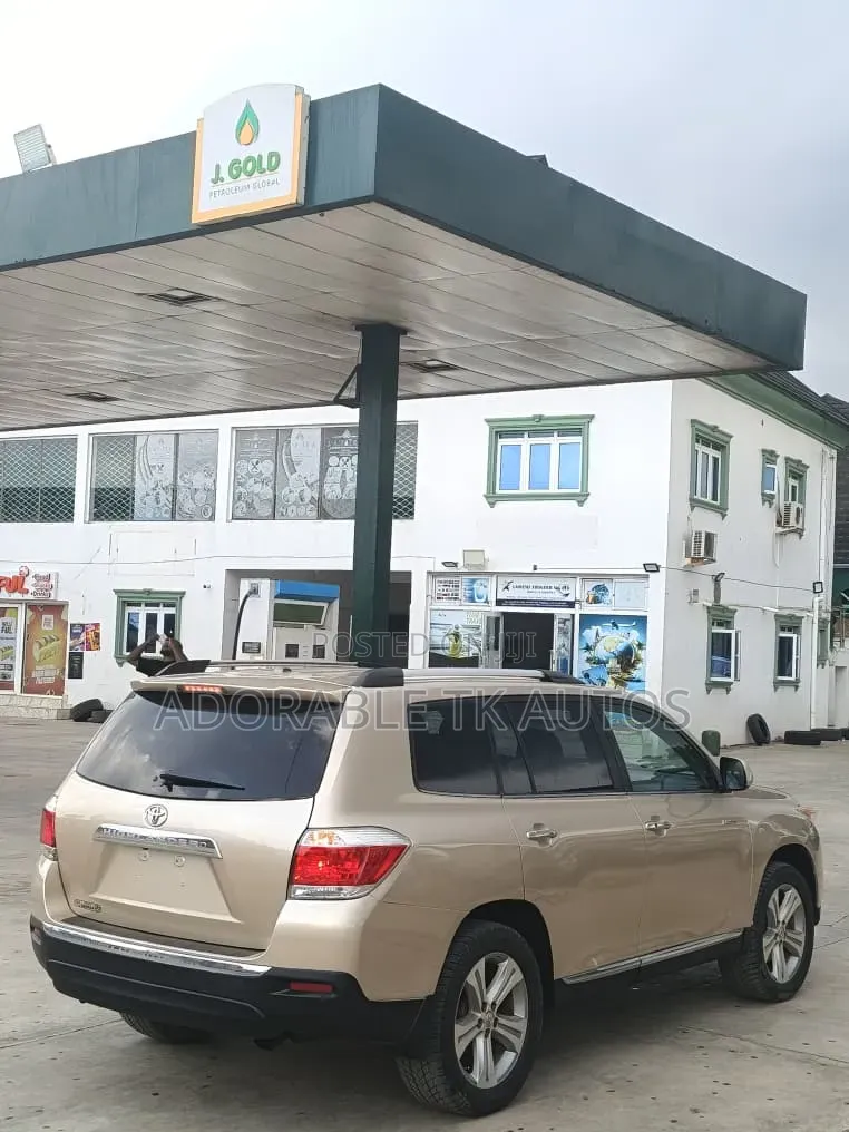 Toyota Highlander Limited 3.5l 4WD 2013 Gold