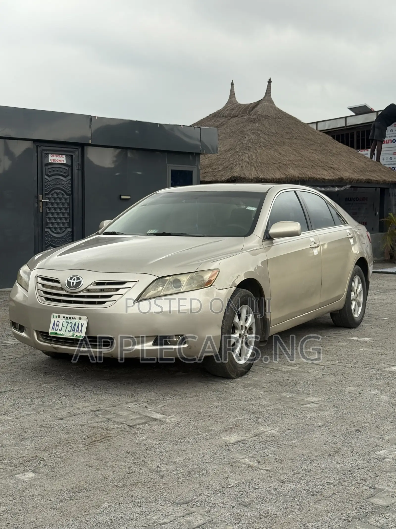 Toyota Camry XLE 4dr Sedan (2.4L 4cyl 5A) 2009 Gold