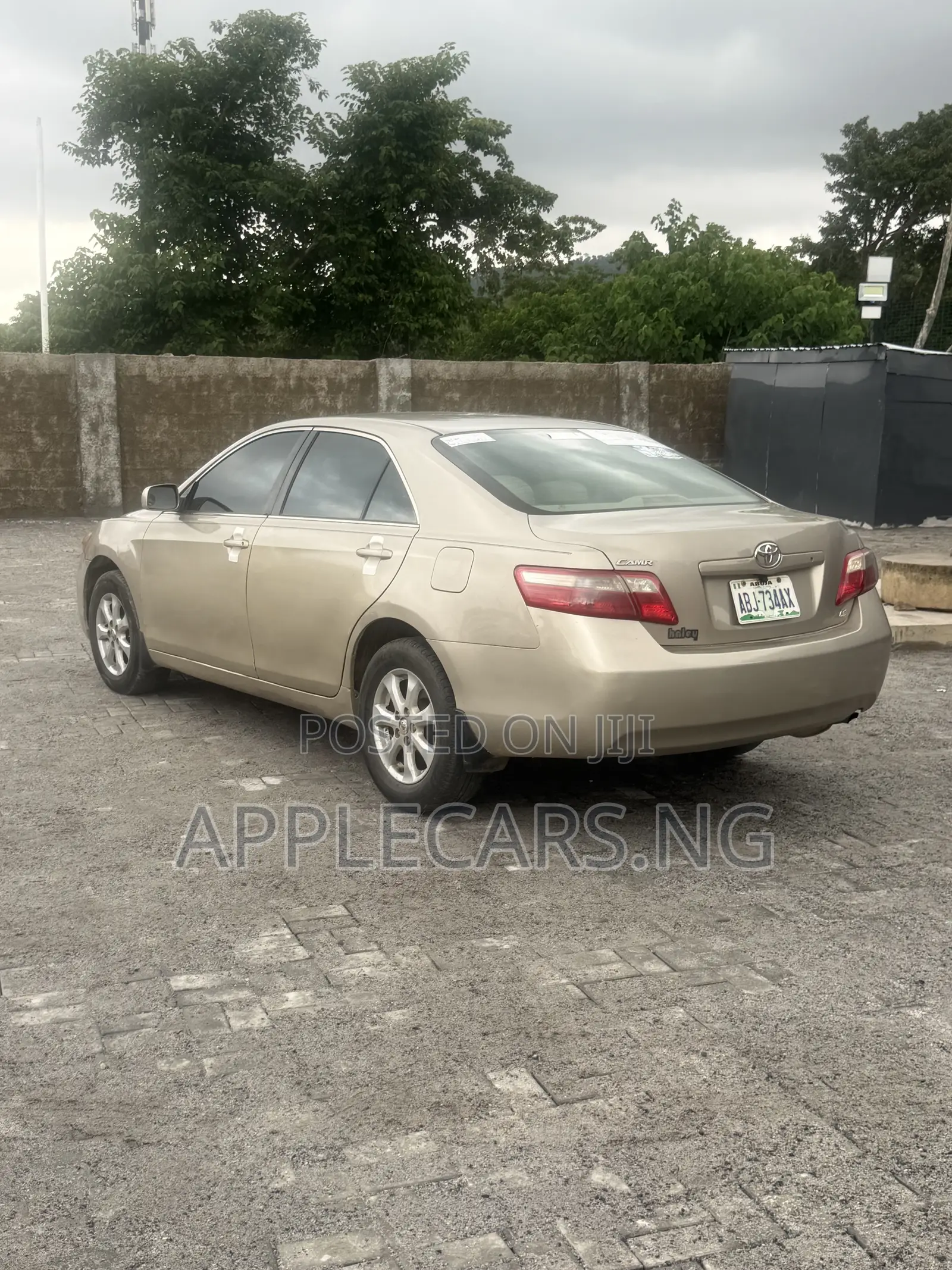 Toyota Camry XLE 4dr Sedan (2.4L 4cyl 5A) 2009 Gold