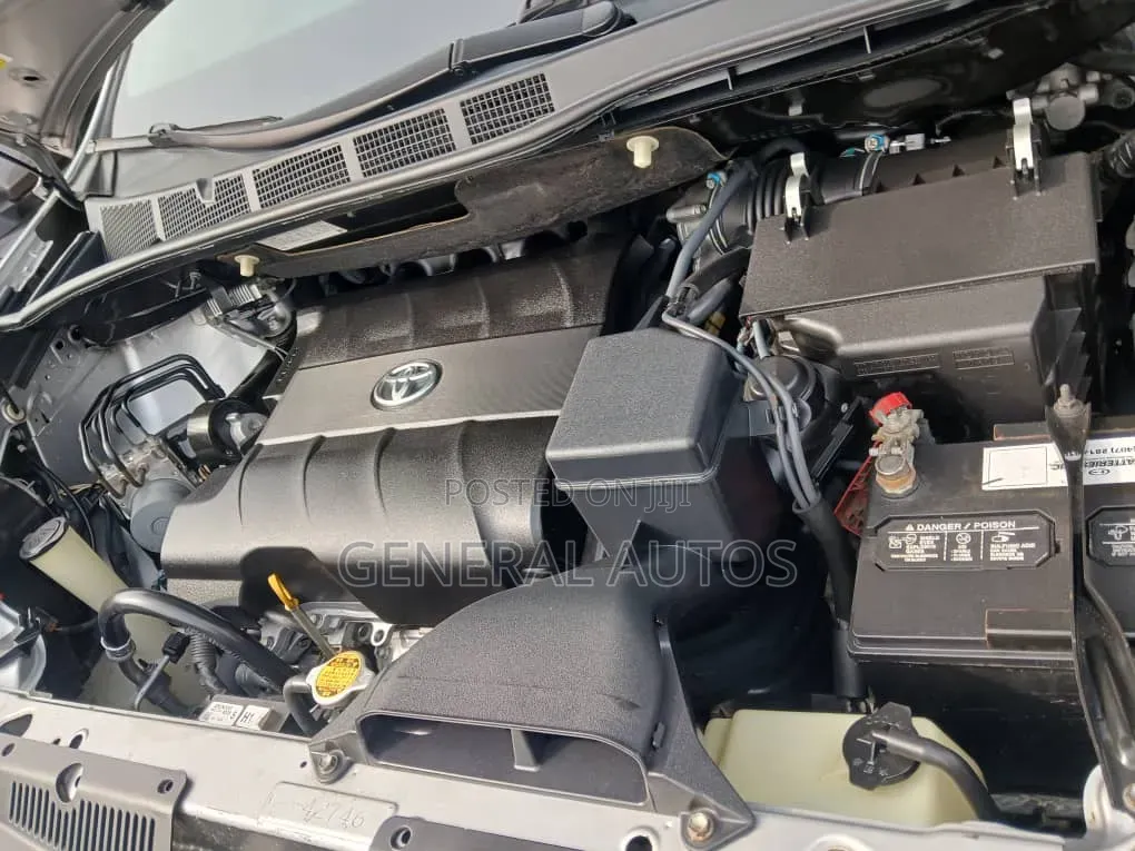 Toyota Sienna 2013 Silver